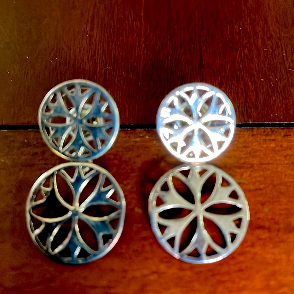 Gorgeous sterling silver pierced earrings.